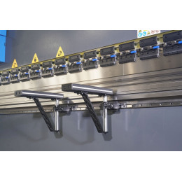 MetalTec HBС 170/3200 4+1 ЧПУ МТ-15  Листогибочный пресс с ЧПУ
