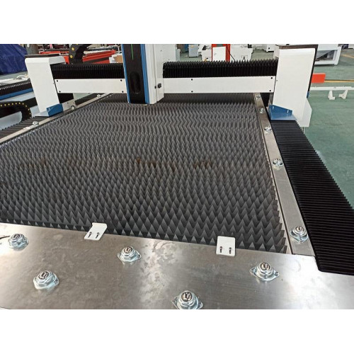 MetalTec 1530F (3000W) оптоволоконный лазерный станок для резки металла