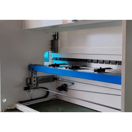 MetalTec HBM 30/1600C Листогибочные гидравлические прессы с ЧПУ контроллером TP10S