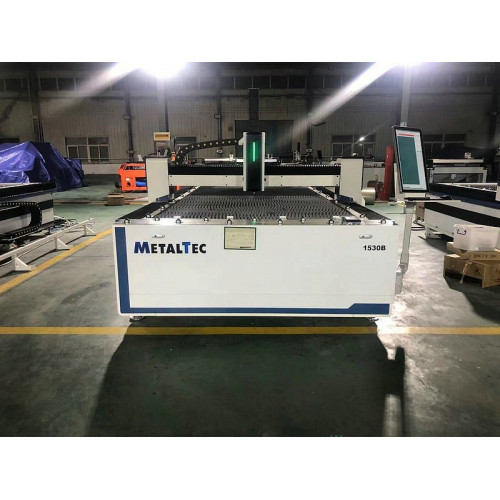 MetalTec 1530F (1000W) оптоволоконный лазерный станок для резки металла